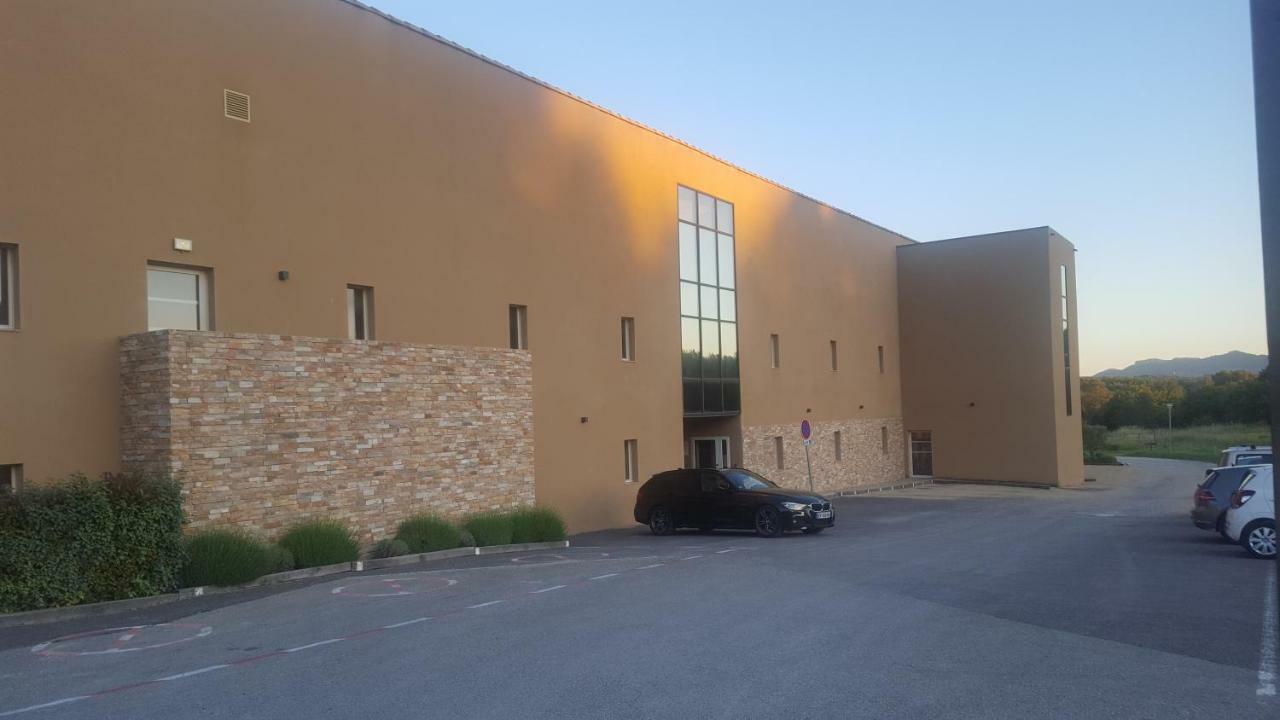 Mercure Aix-En-Provence Sainte-Victoire Chateauneuf-le-Rouge Exterior photo